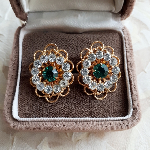 Vintage gold tone screw back earrings - Picture 7 of 10